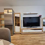 Brand New Apartment With Free Parking Near City Center