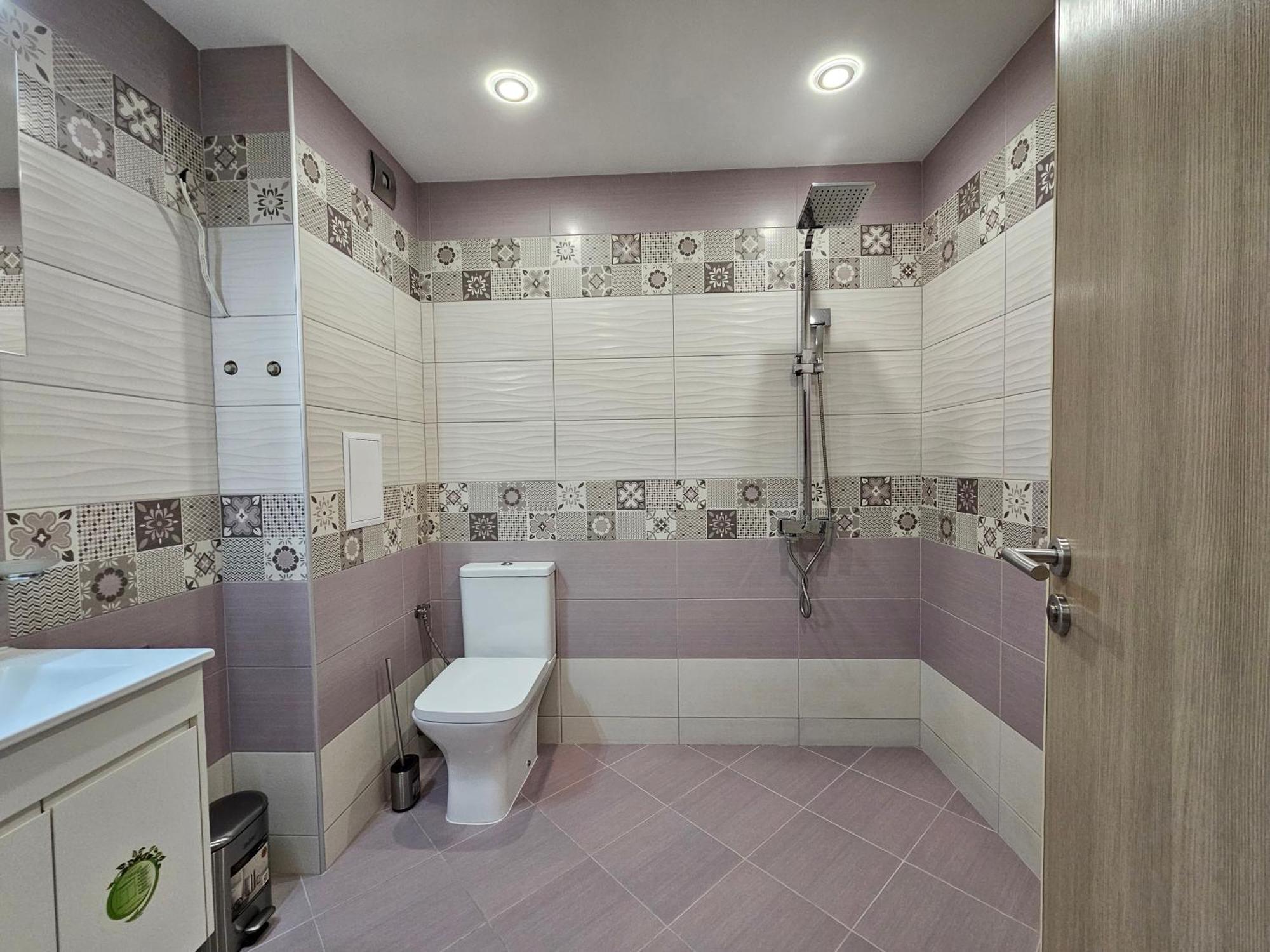 Brand New With Free Parking Near Center Appartement