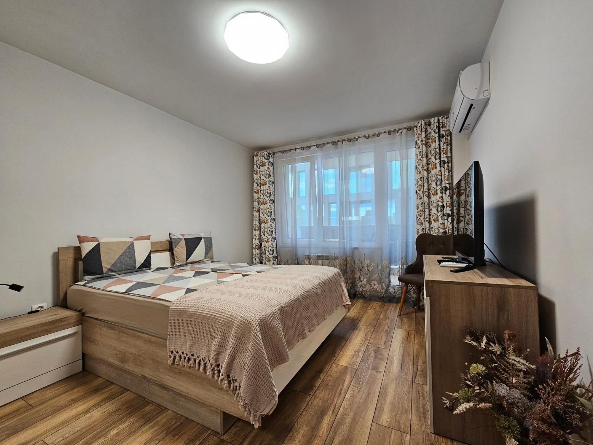 Brand New With Free Parking Near Center Appartement *